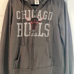 Ladies XL Chicago Bulls zip up hoodie